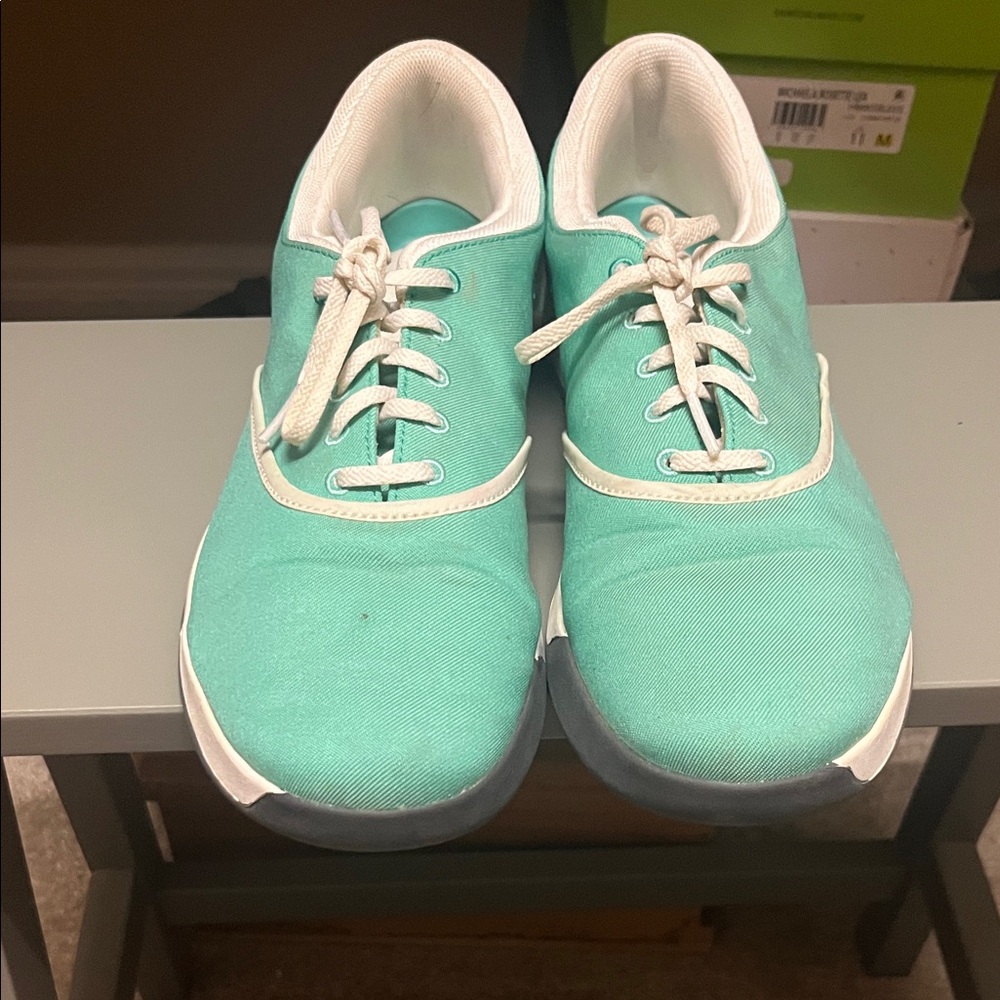 Nike Teal Golf Shoes with White Accents